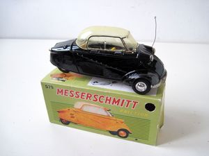 Gama Joustra, cadillac en tôle noire a jouets 024a